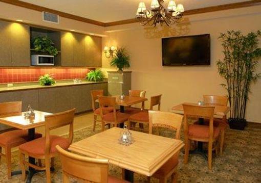 фото отеля Econo Lodge Inn & Suites Foley