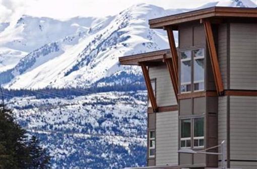 фото отеля Hostelling International Whistler Youth Hostel