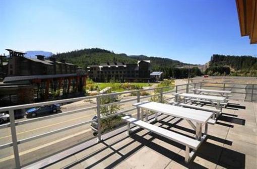 фото отеля Hostelling International Whistler Youth Hostel