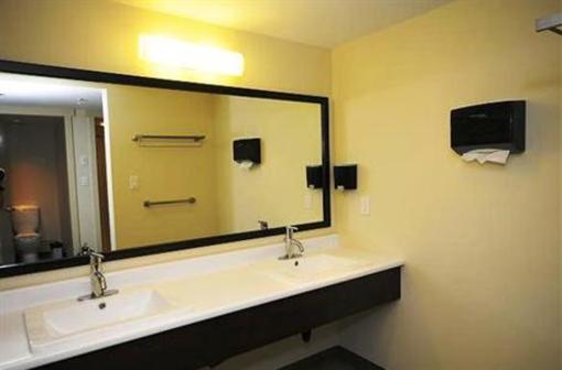 фото отеля Hostelling International Whistler Youth Hostel