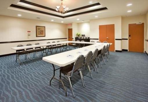 фото отеля Holiday Inn Express Hotel & Suites Pryor