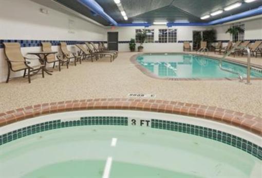 фото отеля Holiday Inn Express Pierre/Fort Pierre