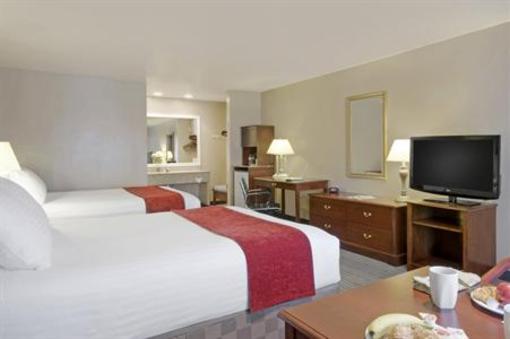 фото отеля Best Western Regency Inn Huntington Beach