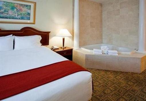 фото отеля Holiday Inn Express Hotel & Suites Charlotte Concord (North Carolina)