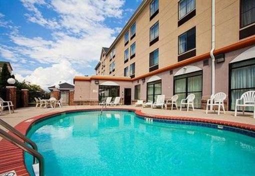 фото отеля Holiday Inn Express Hotel & Suites Charlotte Concord (North Carolina)