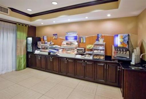 фото отеля Holiday Inn Express Hotel & Suites Charlotte Concord (North Carolina)