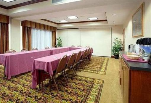 фото отеля Holiday Inn Express Hotel & Suites Charlotte Concord (North Carolina)