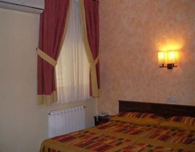 фото отеля Hostal Oporto