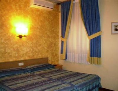 фото отеля Hostal Oporto
