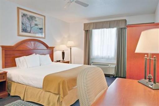 фото отеля Holiday Inn Express Mackinaw City