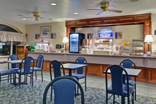 фото отеля Holiday Inn Express Mackinaw City