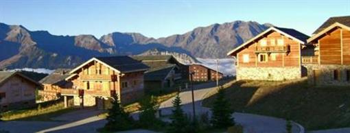 фото отеля Les Chalets de l'Altiport