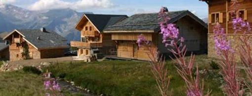 фото отеля Les Chalets de l'Altiport