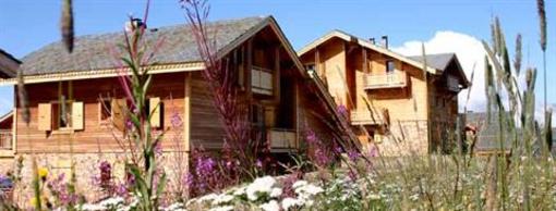 фото отеля Les Chalets de l'Altiport