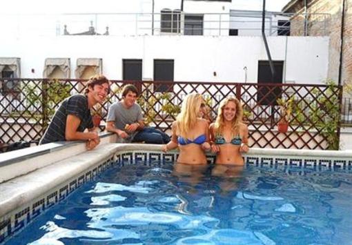 фото отеля Oasis Backpackers Hostel Sevilla
