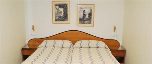 фото отеля Hostal La Barretina Figueres