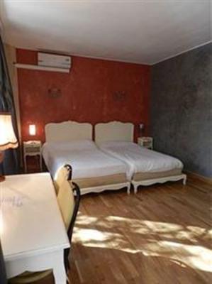 фото отеля Logis Empire Hotel