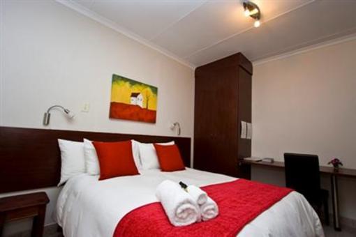 фото отеля President Lodge