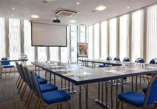 фото отеля Park Inn Watford