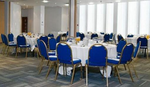 фото отеля Park Inn Watford