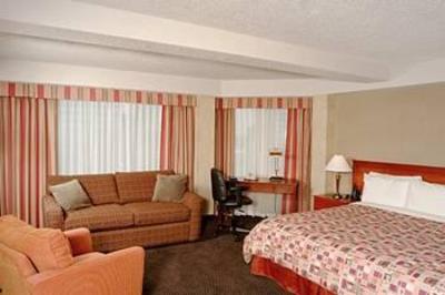 фото отеля Coast Edmonton Plaza Hotel