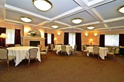 фото отеля BEST WESTERN Plus Executive Court Inn & Conf. Ctr