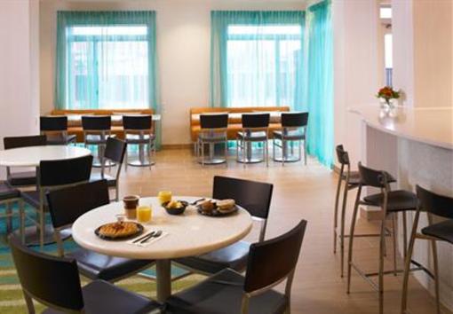 фото отеля SpringHill Suites Detroit Metro Airport Romulus