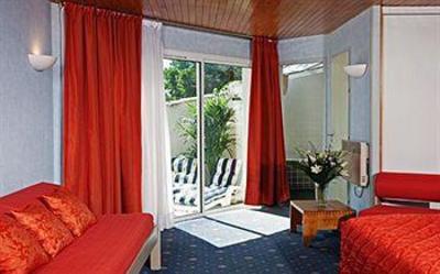 фото отеля Hotel Les Grenettes Sainte-Marie-de-Re
