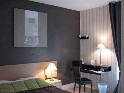 фото отеля Hotel La Croix Blanche Tarbes
