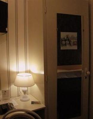 фото отеля Hotel La Croix Blanche Tarbes