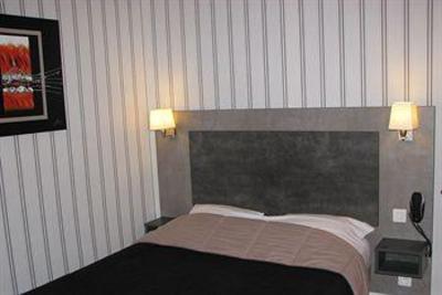 фото отеля Hotel La Croix Blanche Tarbes