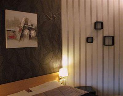 фото отеля Hotel La Croix Blanche Tarbes