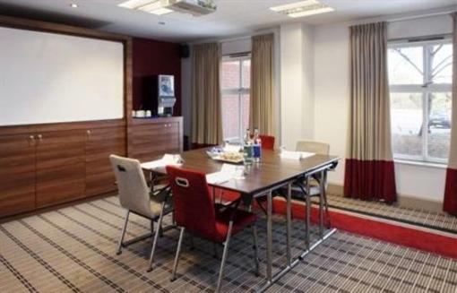 фото отеля Holiday Inn Express Bristol - North