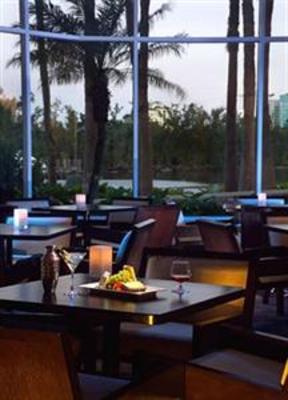 фото отеля Gallery ONE - A Doubletree Guest Suites Hotel