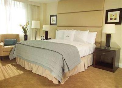 фото отеля Gallery ONE - A Doubletree Guest Suites Hotel