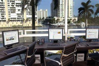 фото отеля Gallery ONE - A Doubletree Guest Suites Hotel