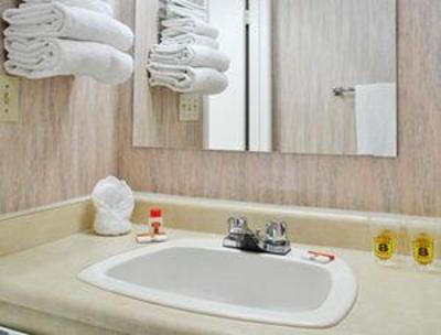 фото отеля Super 8 Motel Vernon