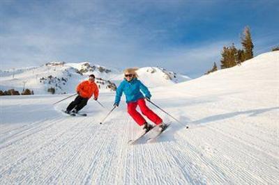 фото отеля The Village Lodge Mammoth Lakes