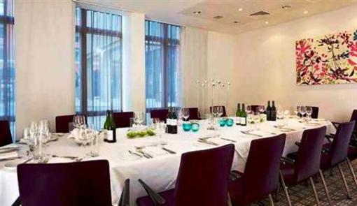 фото отеля Hilton Garden Inn Birmingham Brindleyplace