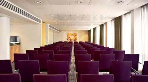 фото отеля Hilton Garden Inn Birmingham Brindleyplace
