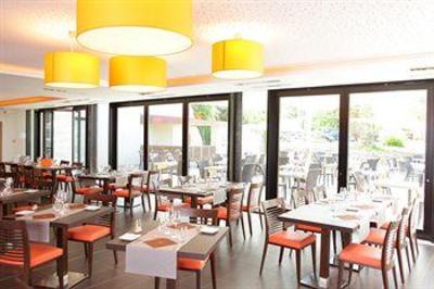 фото отеля Hotel La Charpiniere Saint-Galmier (France)