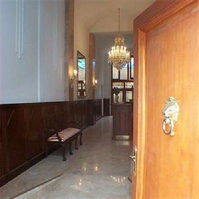 фото отеля King Charles Boutique Hotel Residence