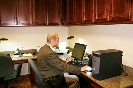 фото отеля Hampton Inn & Suites Redding