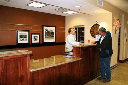 фото отеля Hampton Inn & Suites Redding