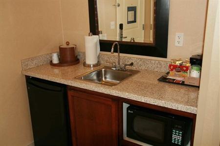 фото отеля Hampton Inn & Suites Redding