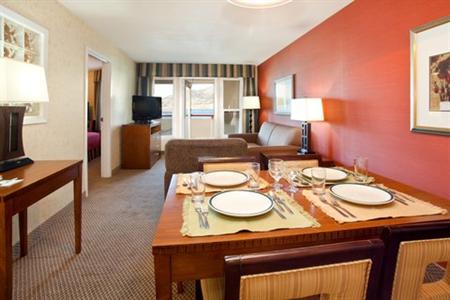 фото отеля Holiday Inn Hotel & Suites Osoyoos