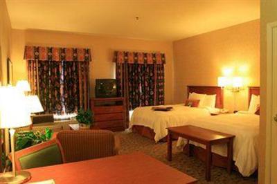 фото отеля Hampton Inn And Suites Montreal