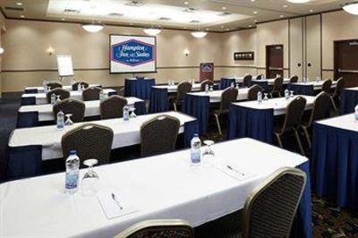 фото отеля Hampton Inn And Suites Montreal
