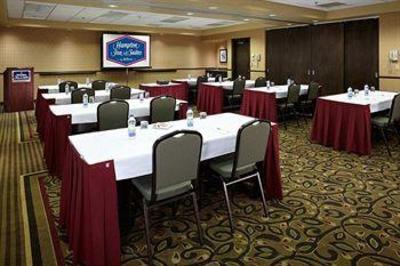 фото отеля Hampton Inn And Suites Montreal