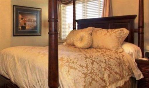 фото отеля Hopeless Romantic Bed & Breakfast